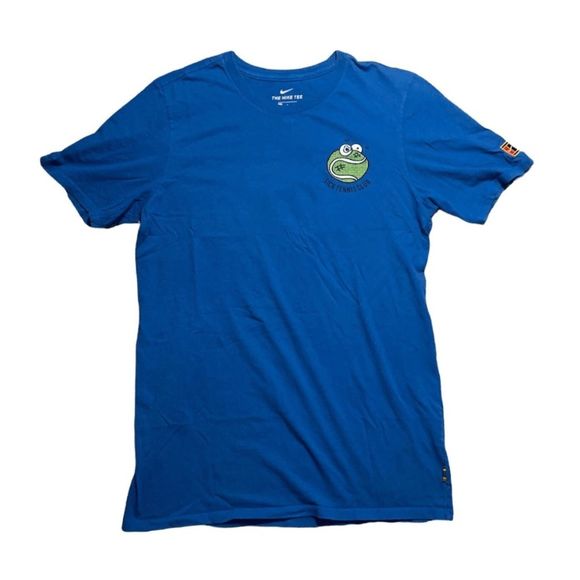 📦 NEW Men's Small NIKE Court Sick Tennis Club T-Shirt Tee Shirt Blue 924003-486 - Picture 2 of 5
